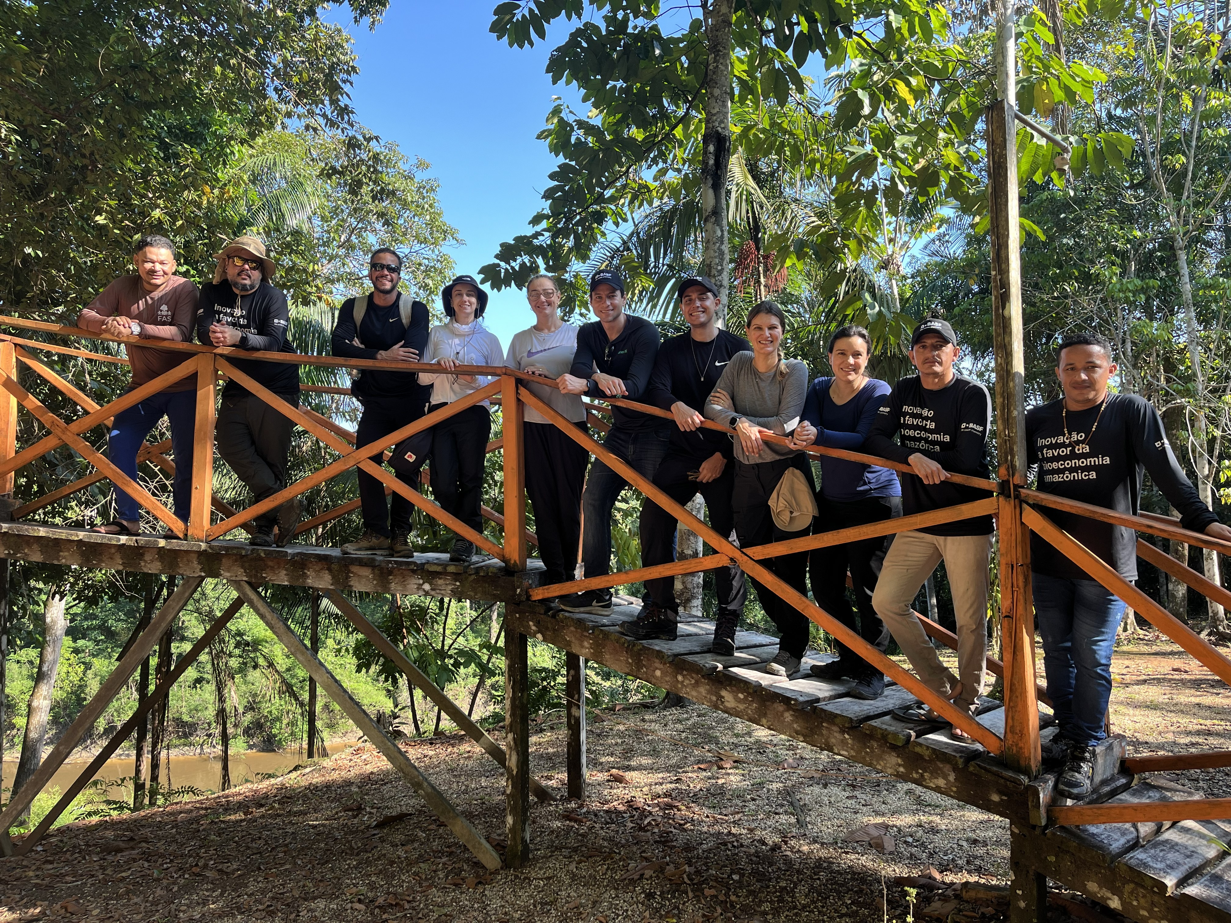 Equipe envolvida no manejo e beneficiamento da andiroba para o Cetiol® Forest CG
