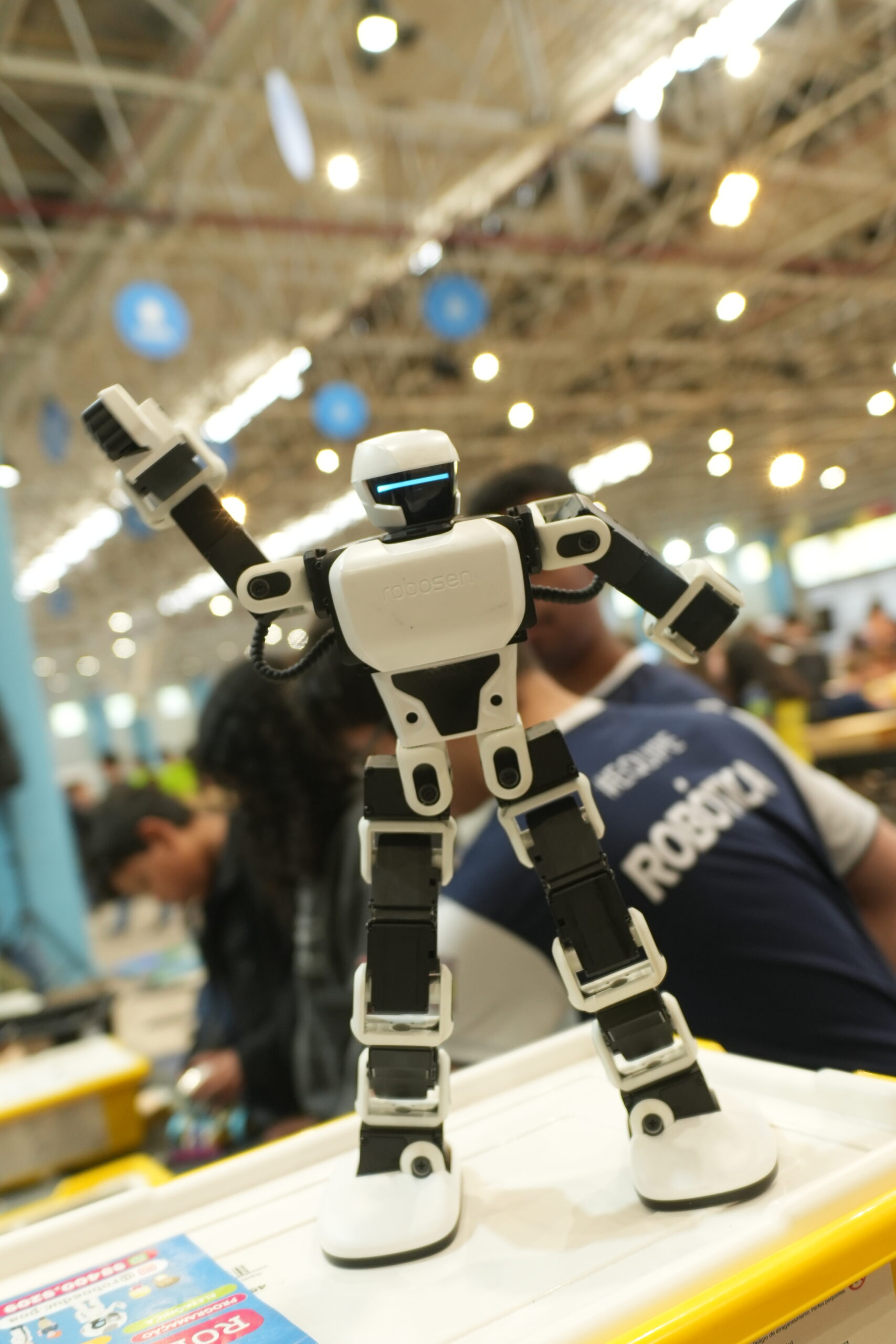 Mais de 80 estudantes desenvolvem soluções com IA e robótica para desafios urbanos e levam projetos a festival nacional